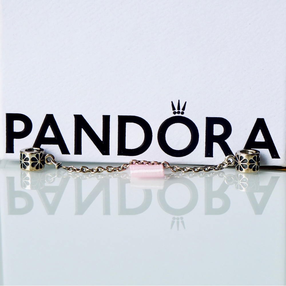 Pandora Retired Daisy Safety Chain. Pandora Charm 790385-05.